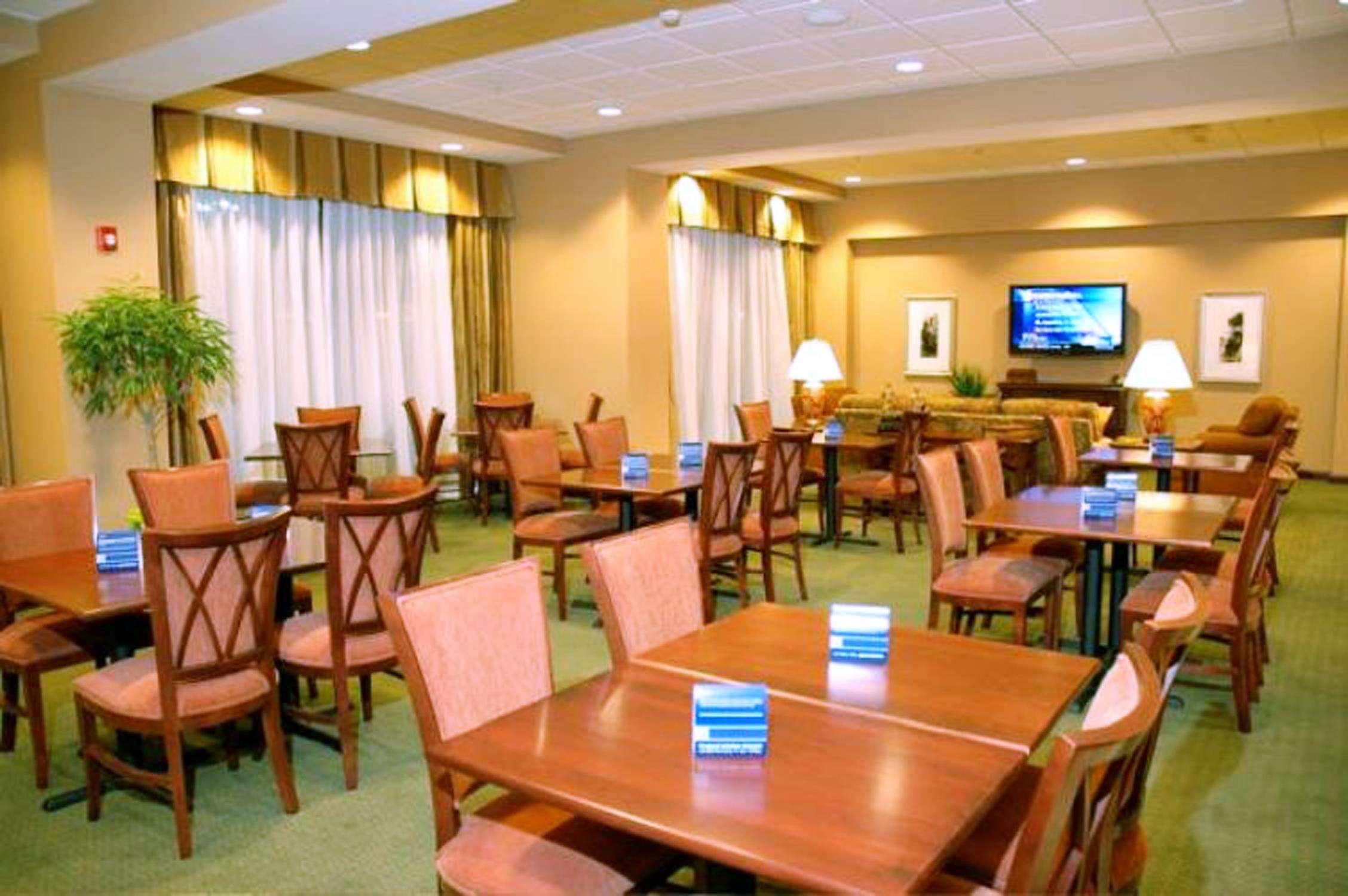 Hampton Inn Calera Restaurant photo