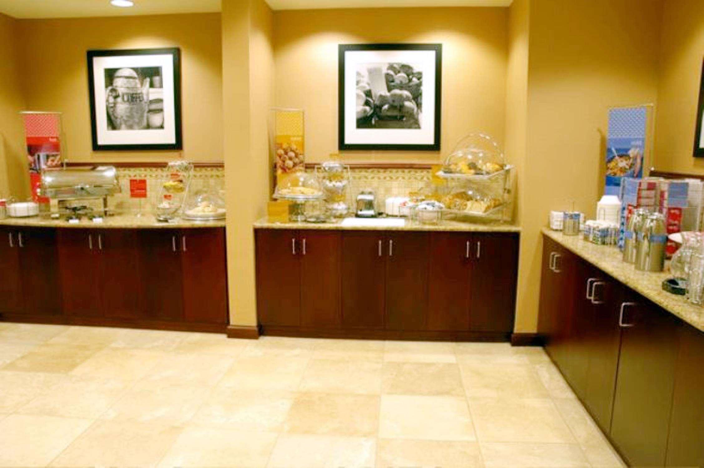 Hampton Inn Calera Restaurant photo