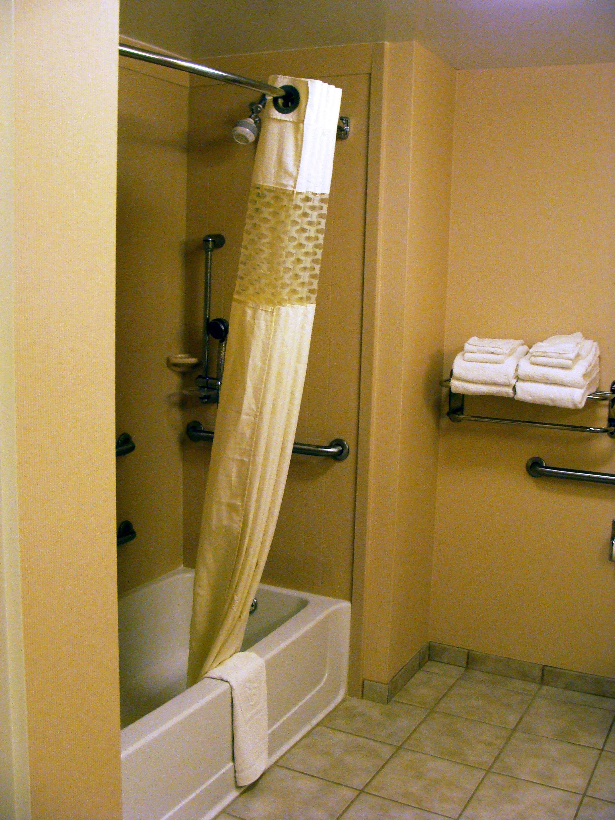 Hampton Inn Calera Room photo