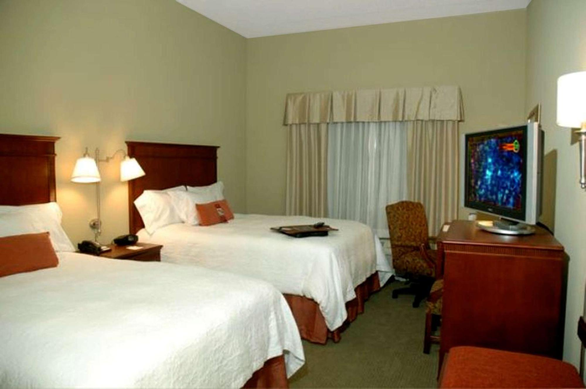 Hampton Inn Calera Exterior photo