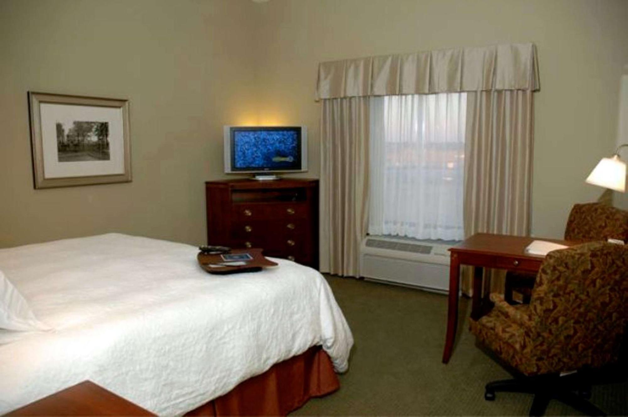Hampton Inn Calera Exterior photo
